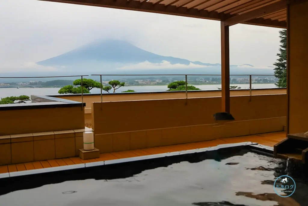 秀峰閣湖月の特別使途の露天風呂　富士山が見える