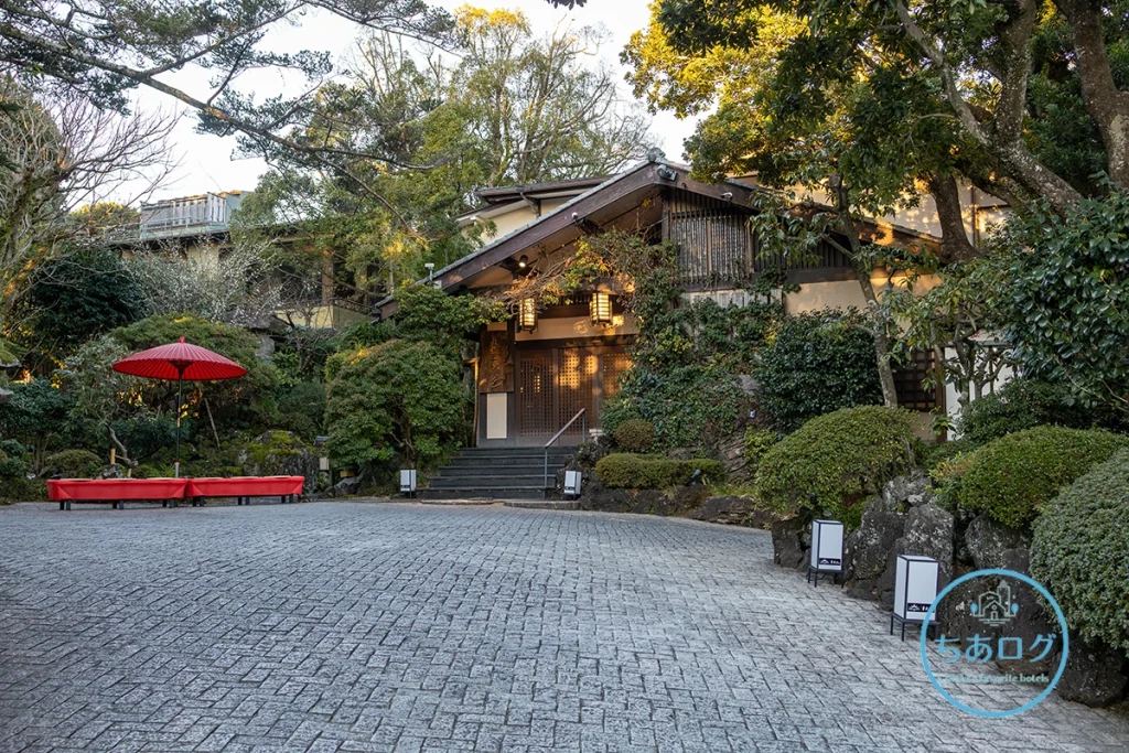 坐漁荘　本館