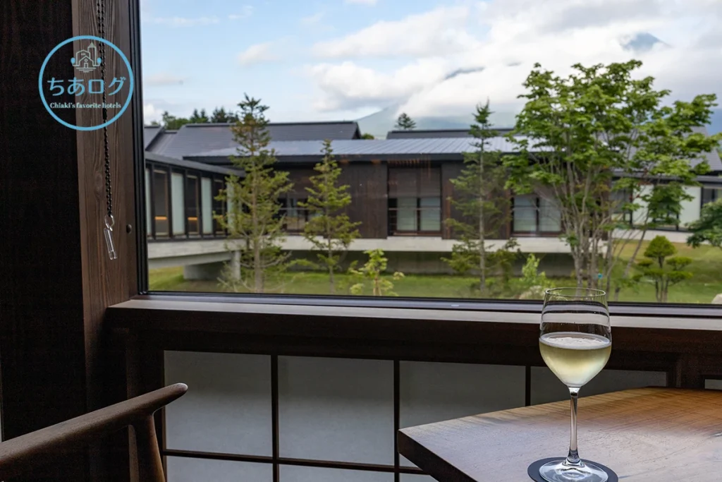楽水山 ラウンジで食前の一杯