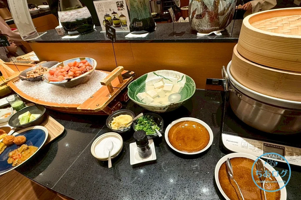 鴨川館 朝食ビュッフェ　焼売・冷奴・漬け・なめろう