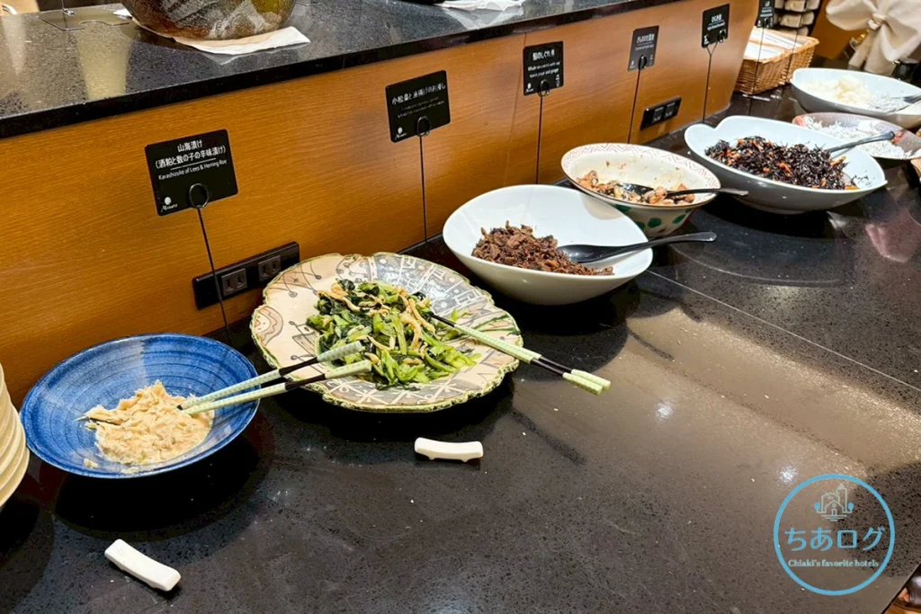 鴨川館 朝食ビュッフェ　煮物・お浸し