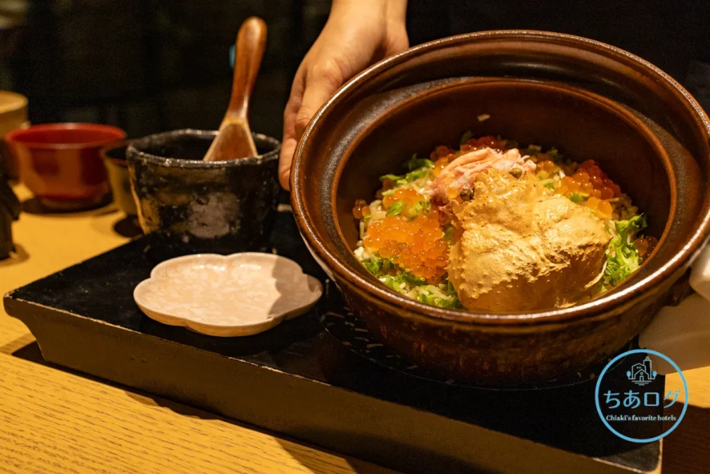 熱海・伊豆山 佳ら久「六つ喜」夕食、北海道産ズワイガニを贅沢に使った蟹飯の土鍋