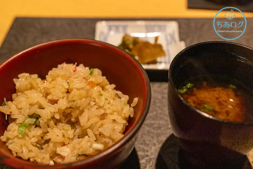 伊豆山 佳ら久「六つ喜」夕食の締め、蟹飯釜炊きと赤出汁、香の物