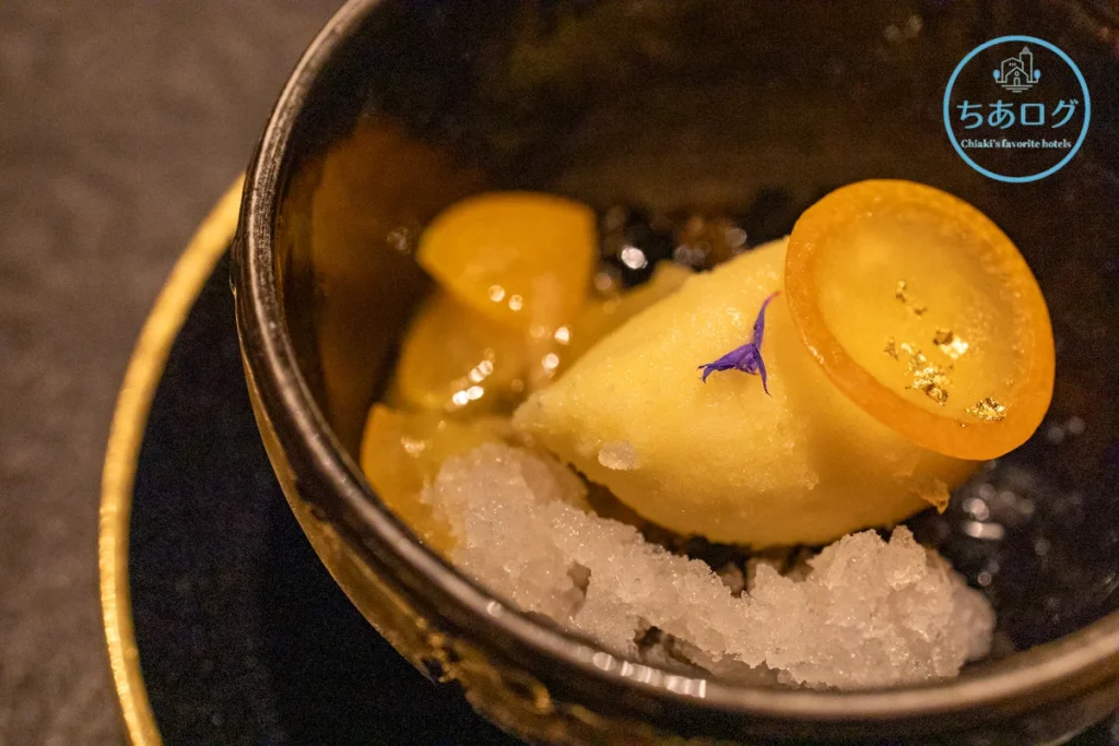 伊豆山 佳ら久「六つ喜」夕食のデザート、金柑とパッションフルーツの爽やかな一皿