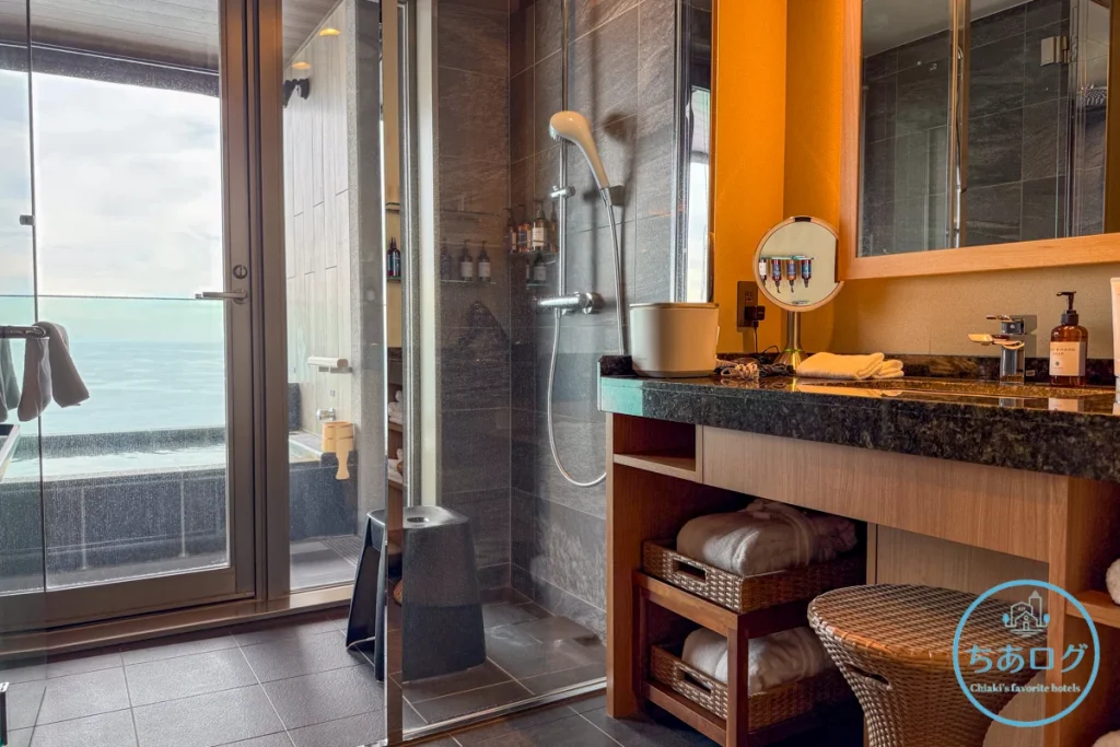 伊豆山佳ら久　佳ら久ルームの洗面所