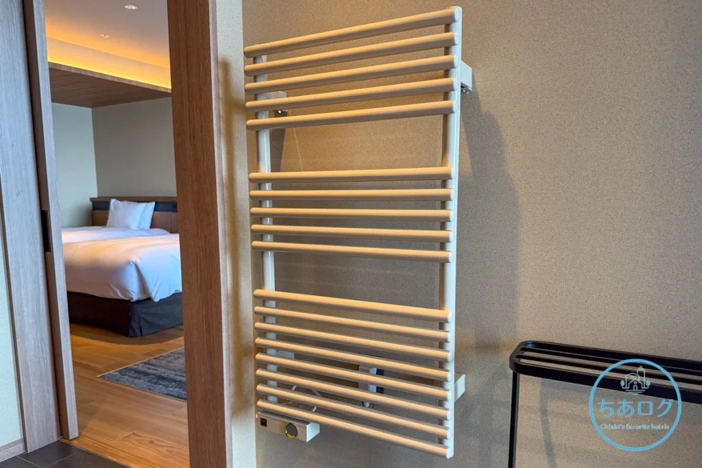 伊豆山佳ら久　洗面所に設置されているタオルウォーマー