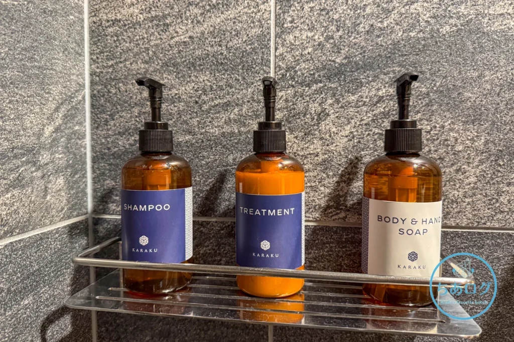 シャワールームのシャンプー・トリートメント・ボディソープ