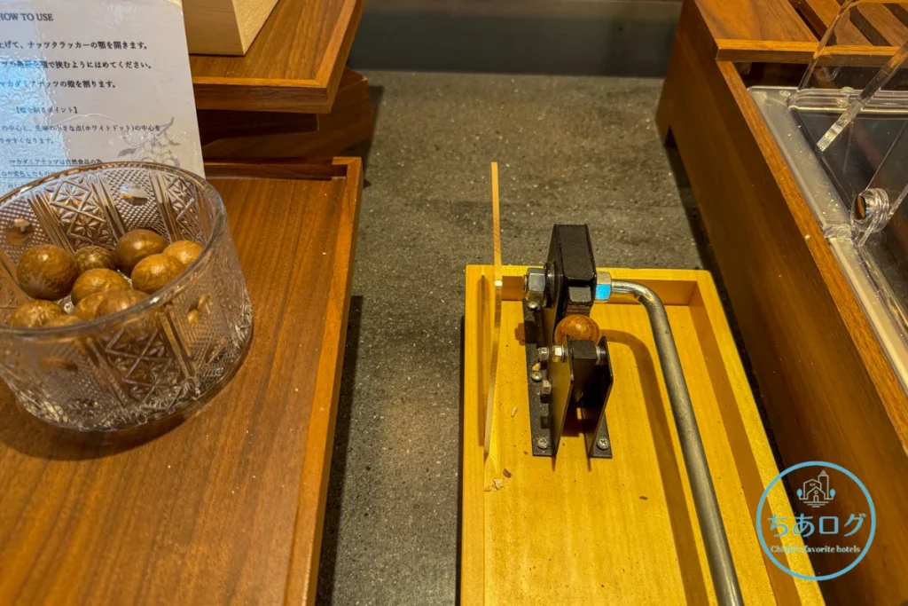 自分で殻を割って楽しむ、珍しい殻付きマカダミアナッツ