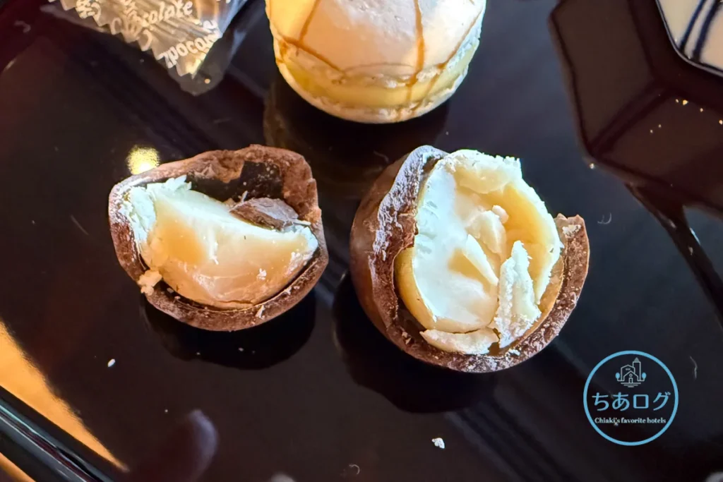 割れたマカダミアナッツ