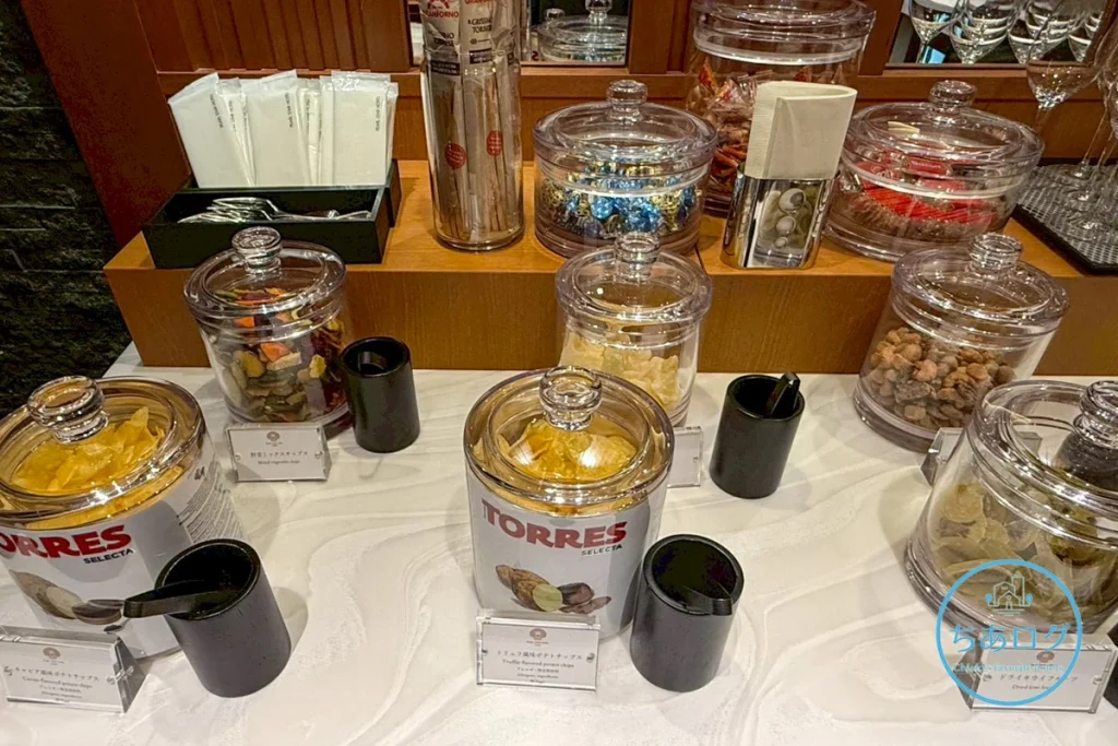 熱海パールスターホテル クラブラウンジ　ポテトチップスやドライフルーツ