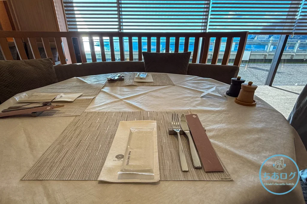 熱海パールスターホテル　シンフォニア　朝食テーブルセッティング