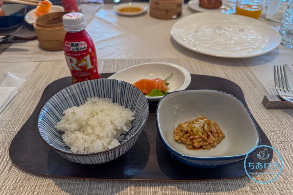 熱海パールスターホテル 朝食ビュッフェで選んだ和食メニュー（ご飯、納豆、R-1ドリンクなど）