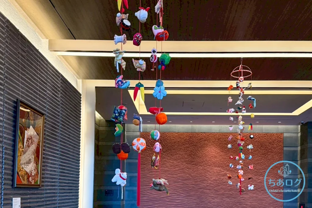 熱海パールスターホテル ロビーに飾られたつるし雛