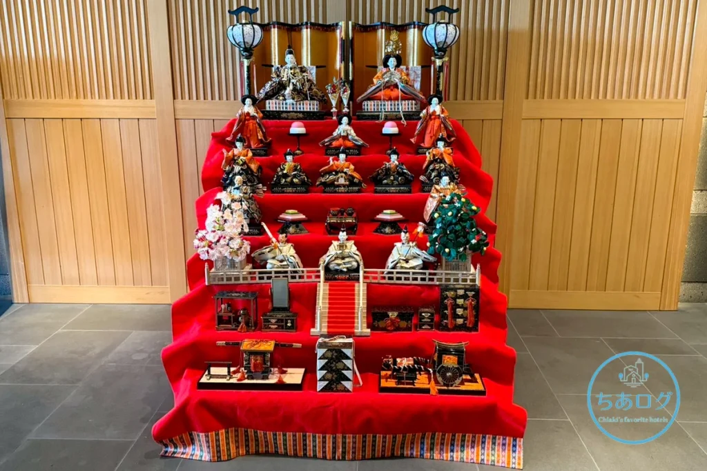 熱海パールスターホテル ロビーに飾られた雛人形