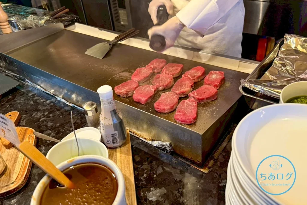 THE KEY HIGHLAND NASU森のキッチン ライブキッチンで豪快に焼き上げられるステーキ」