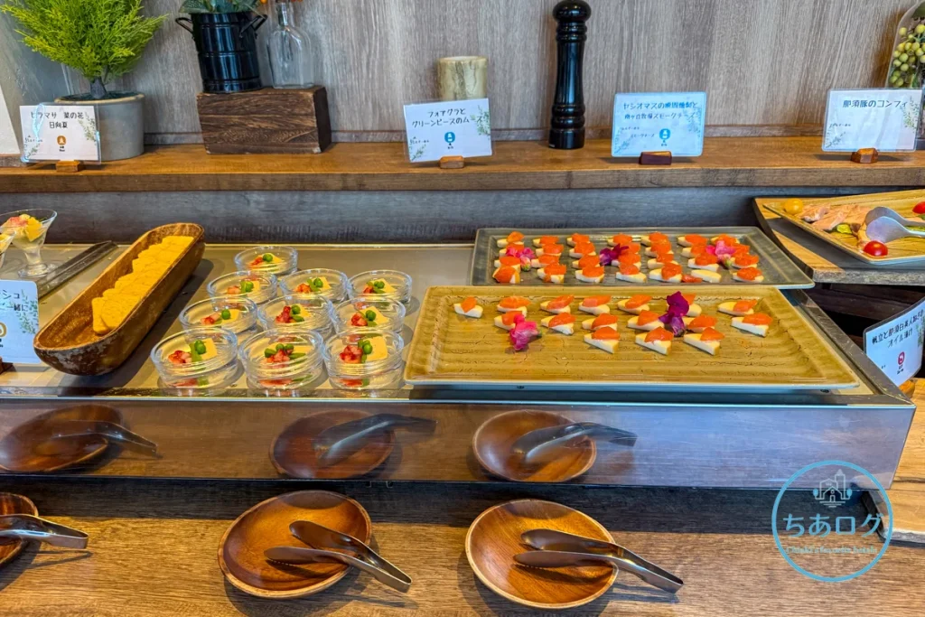 フィンガーフード感覚で楽しめる、見た目も華やかなビュッフェスタイルの前菜