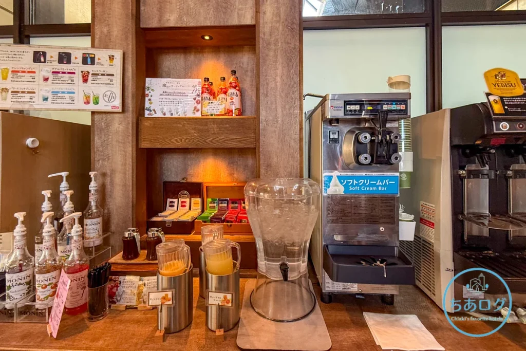 滞在中いつでも楽しめる、セルフサービスのコーヒー&ソフトクリームメーカー