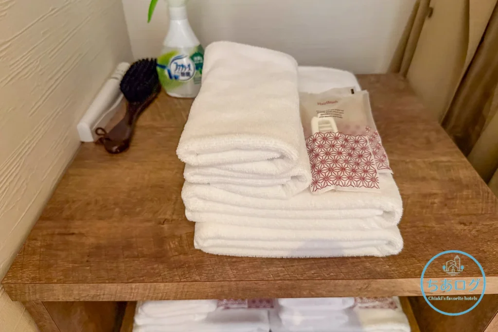 清潔なバスタオルと、衣類ケアに嬉しいファブリーズ。