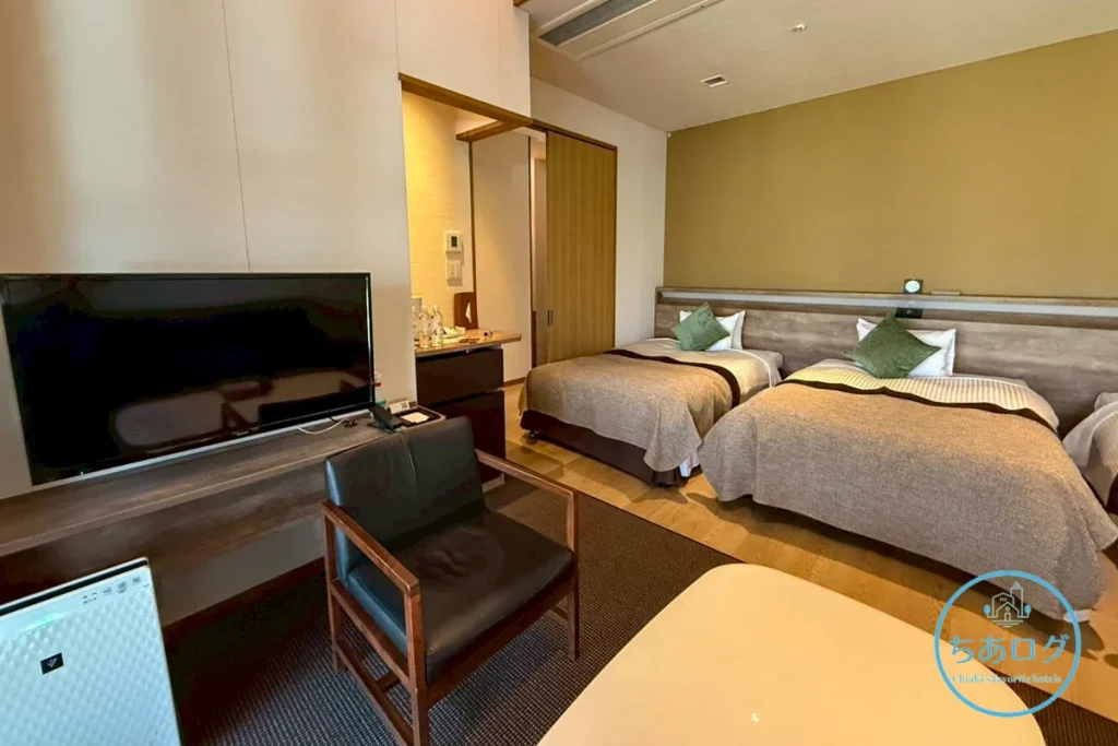 仕切りのないワンルームスタイルのリビング。50㎡の空間にギュッと凝縮された機能的なレイアウト。