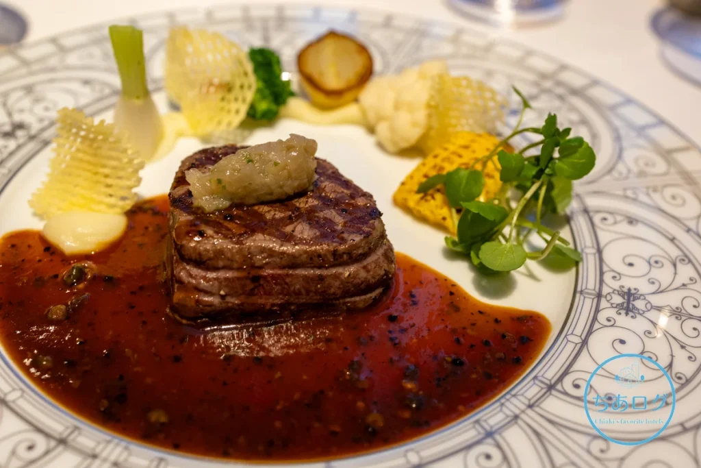 ホテル ドゥ ラルパージュの夕食　国産牛フィレ肉のグリエ トリュフソース または ロックフォールのソース